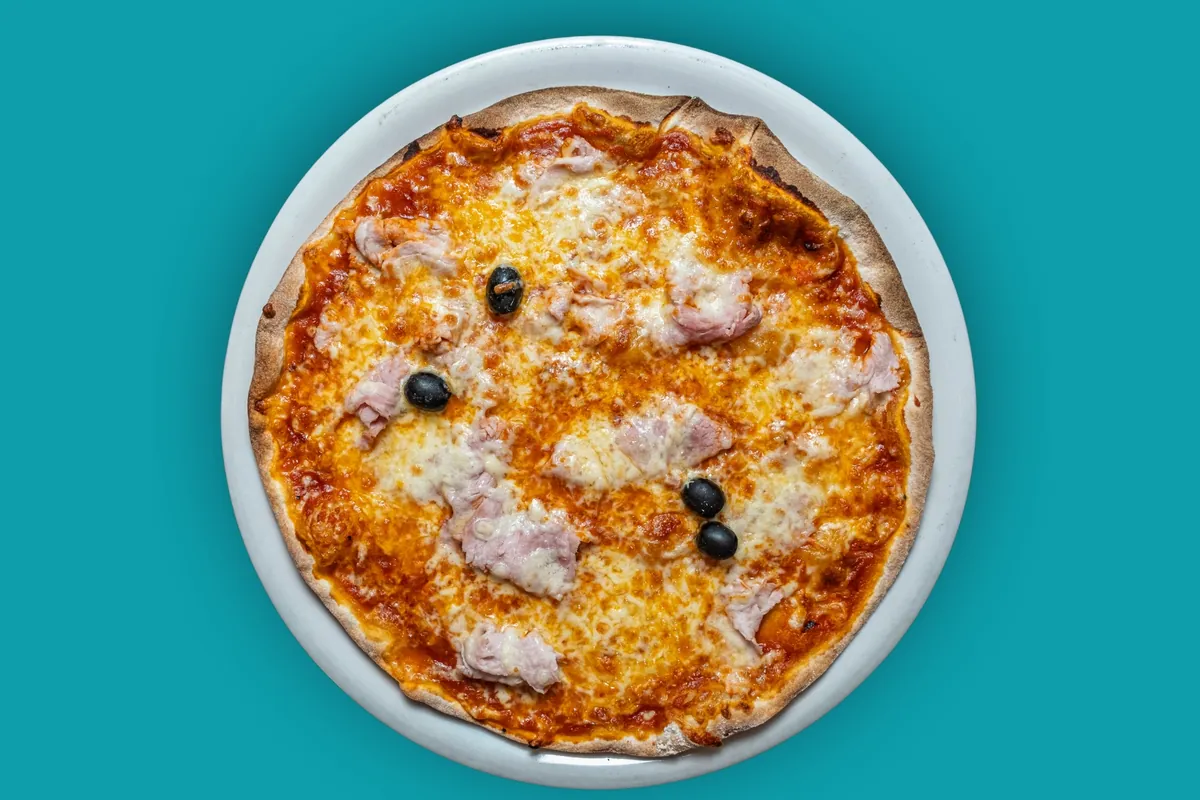 Pizza maison à pâte fine, Chez Magda