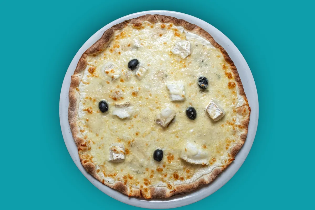 Pizza 4 Fromages, pâte fine, Chez Magda