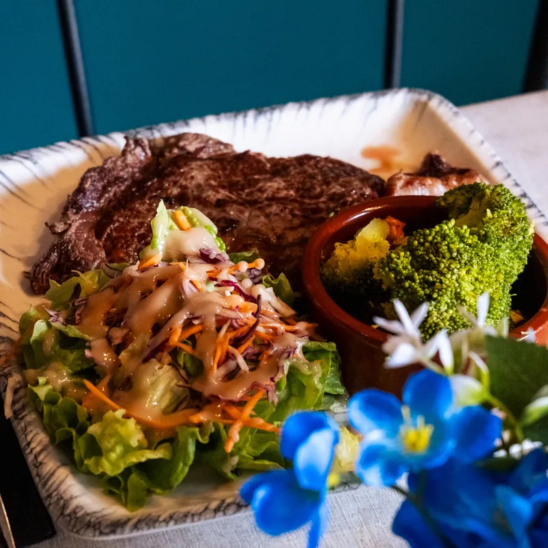Plat du jour mijoté, produits frais, Chez Magda