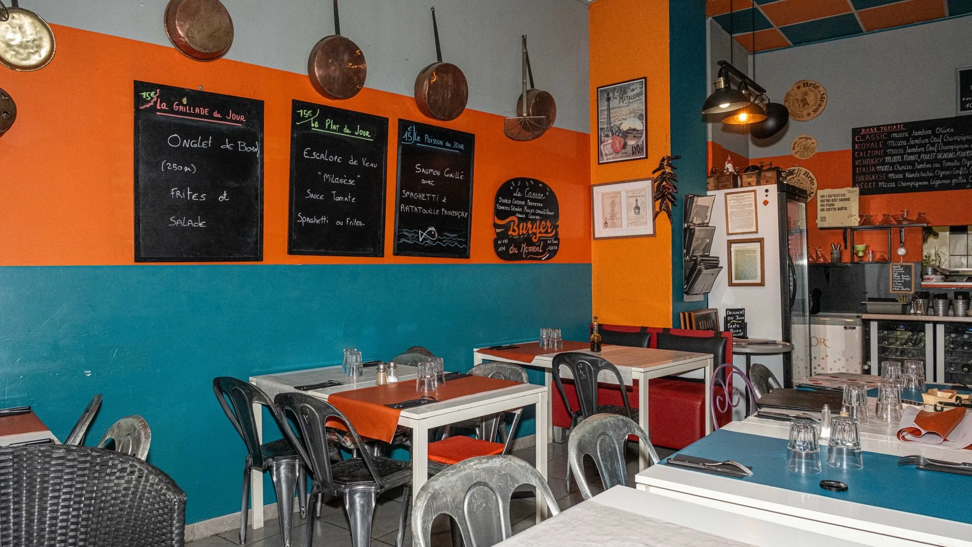 Terrasse du restaurant Chez Magda aux beaux jours